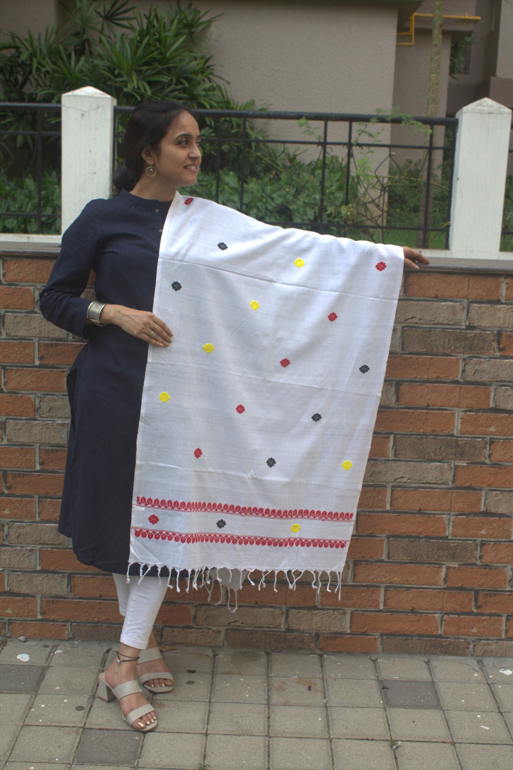 White multicolored cotton stole